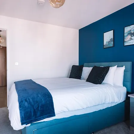 Service - Free Netflix And Wifi Apartment *
